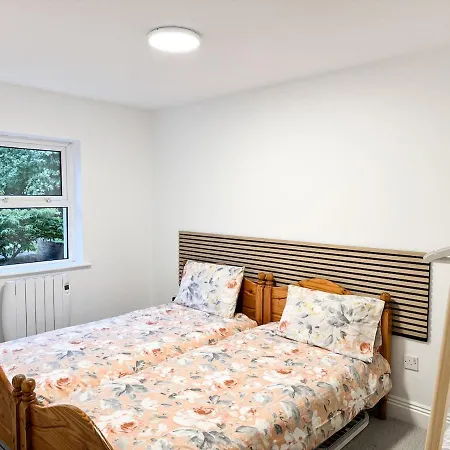 Ground Floor 2br Parking X 2 Train And Bus 5 Min