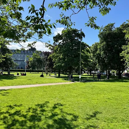 Ground Floor 2br Parking X 2 Train And Bus 5 Min Apartment Galway