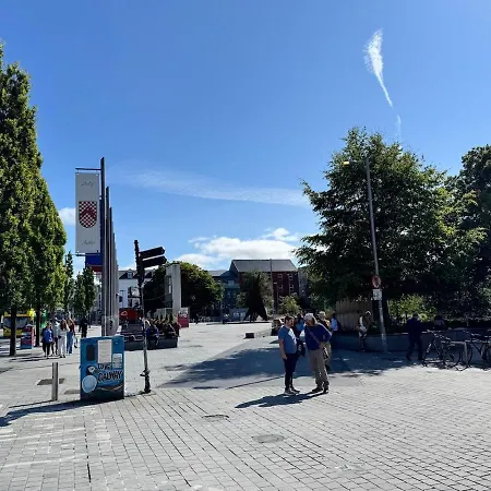Apartment Ground Floor 2br Parking X 2 Train And Bus 5 Min Galway