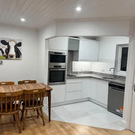 Apartment Ground Floor 2br Parking X 2 Train And Bus 5 Min *