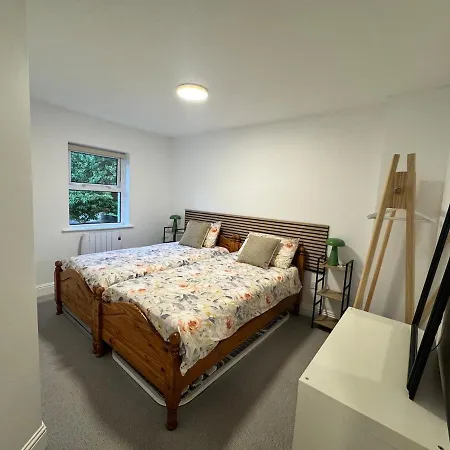 Ground Floor 2br Parking X 2 Train And Bus 5 Min Apartment Galway