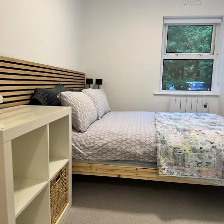 Ground Floor 2br Parking X 2 Train And Bus 5 Min * Galway